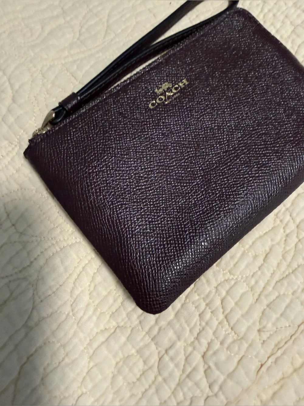 Coach Oxblood cross grain leather Wristlet in Burgendy! Like New
